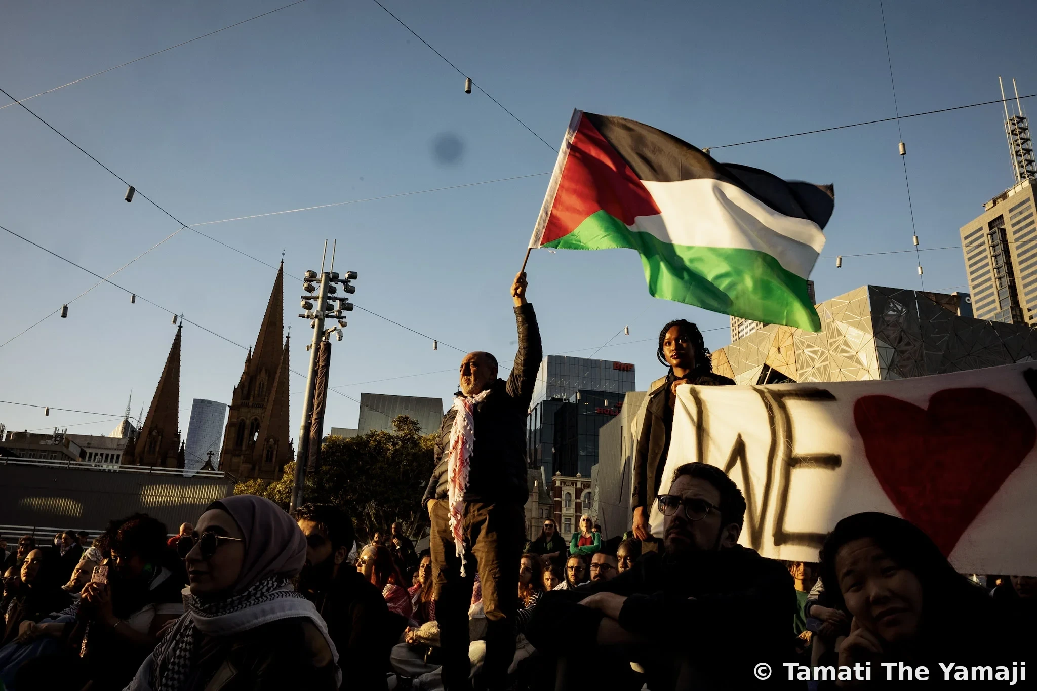 O those who pass between fleeting words - Image 1