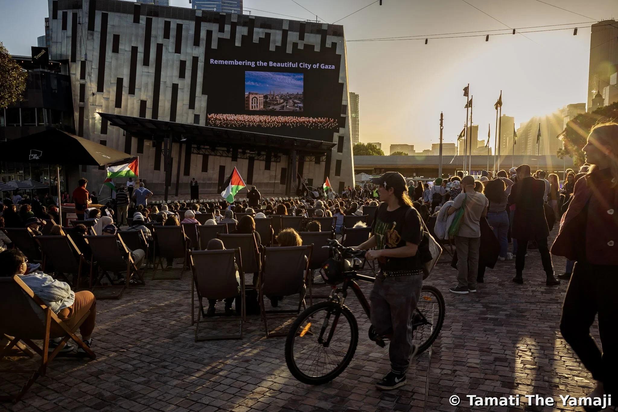 O those who pass between fleeting words - Image 3