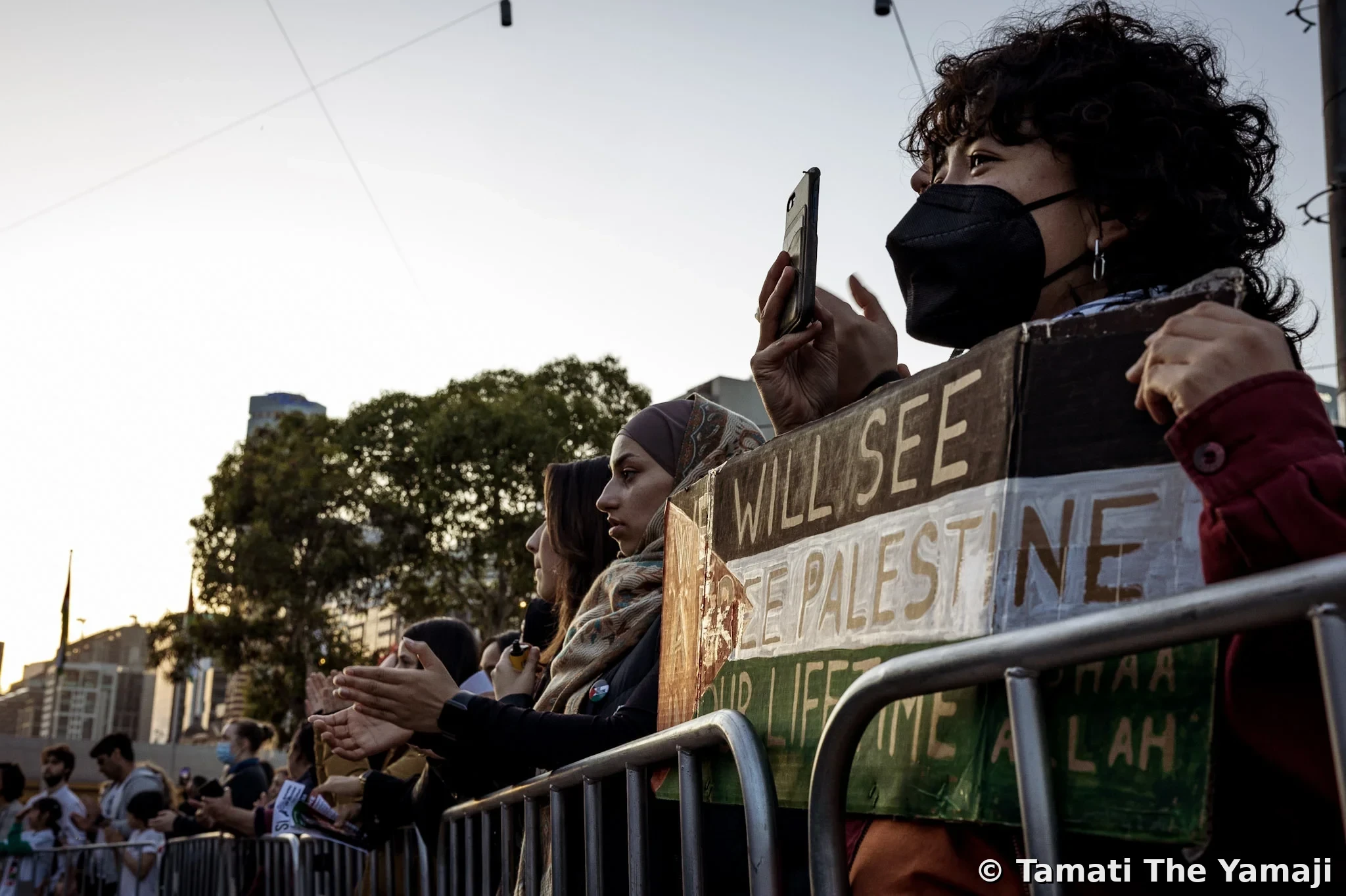 O those who pass between fleeting words - Image 5