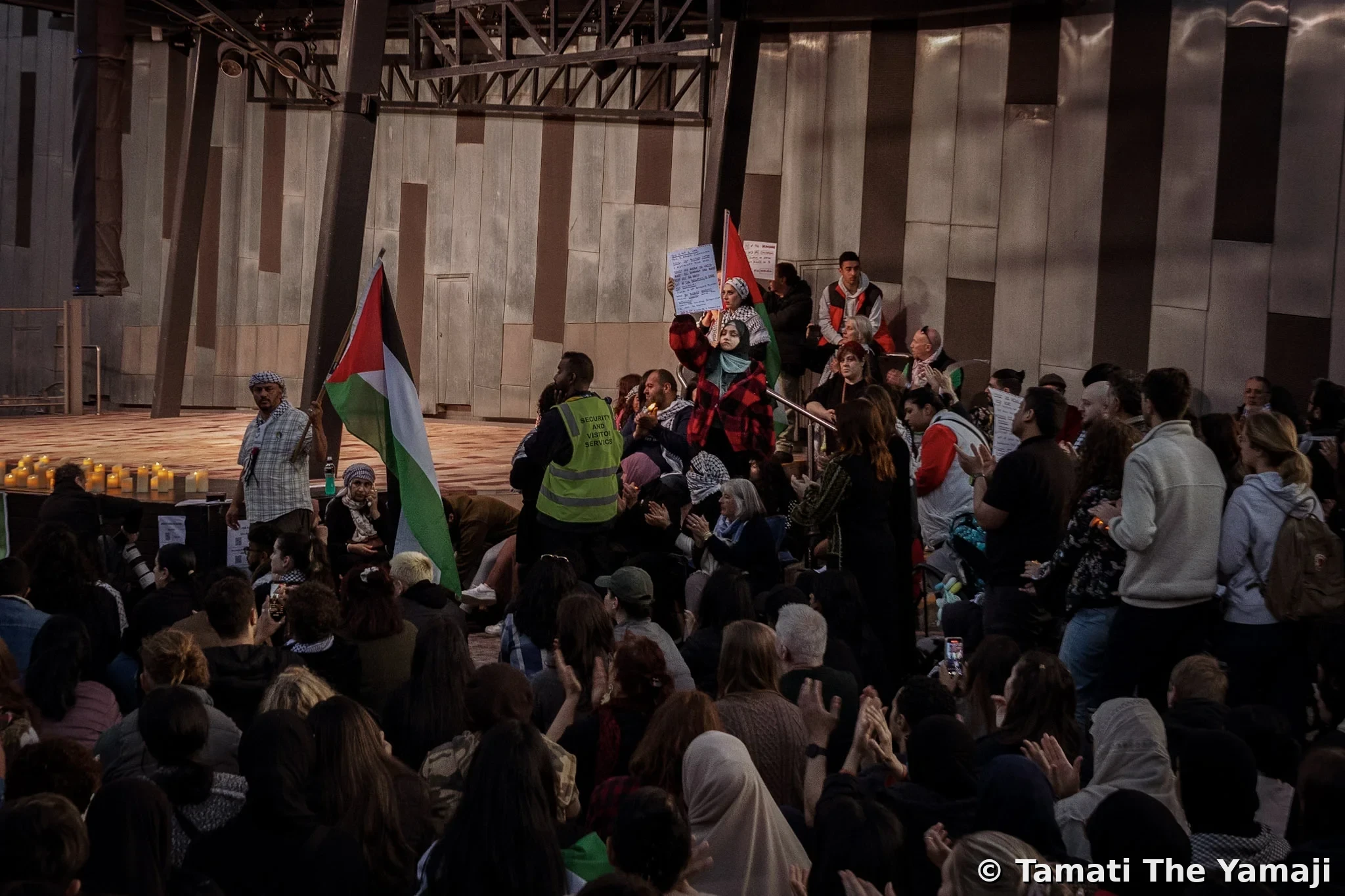 O those who pass between fleeting words - Image 6