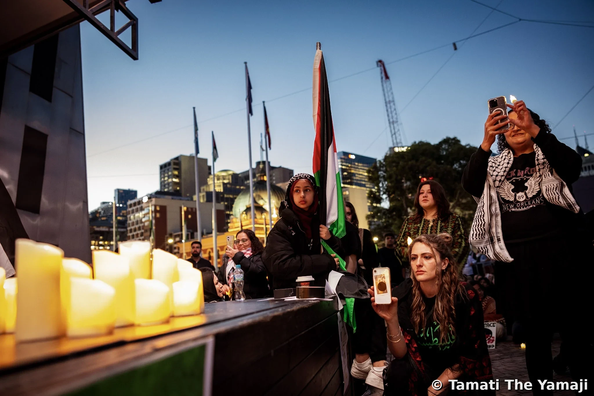 O those who pass between fleeting words - Image 7