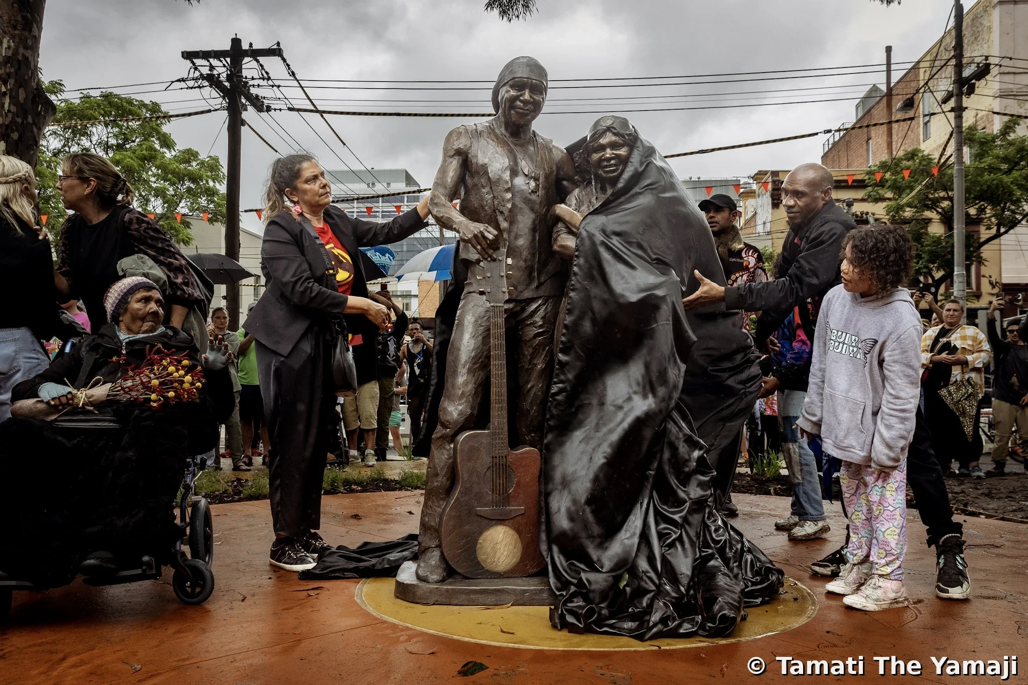 The Guardian - Ruby & Archie Statue, Naarm - Image 4